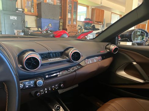 Used 2022 Ferrari 812 GTS RWD image 13