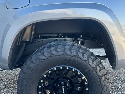 Used 2020 Toyota Tacoma TRD Sport image 9