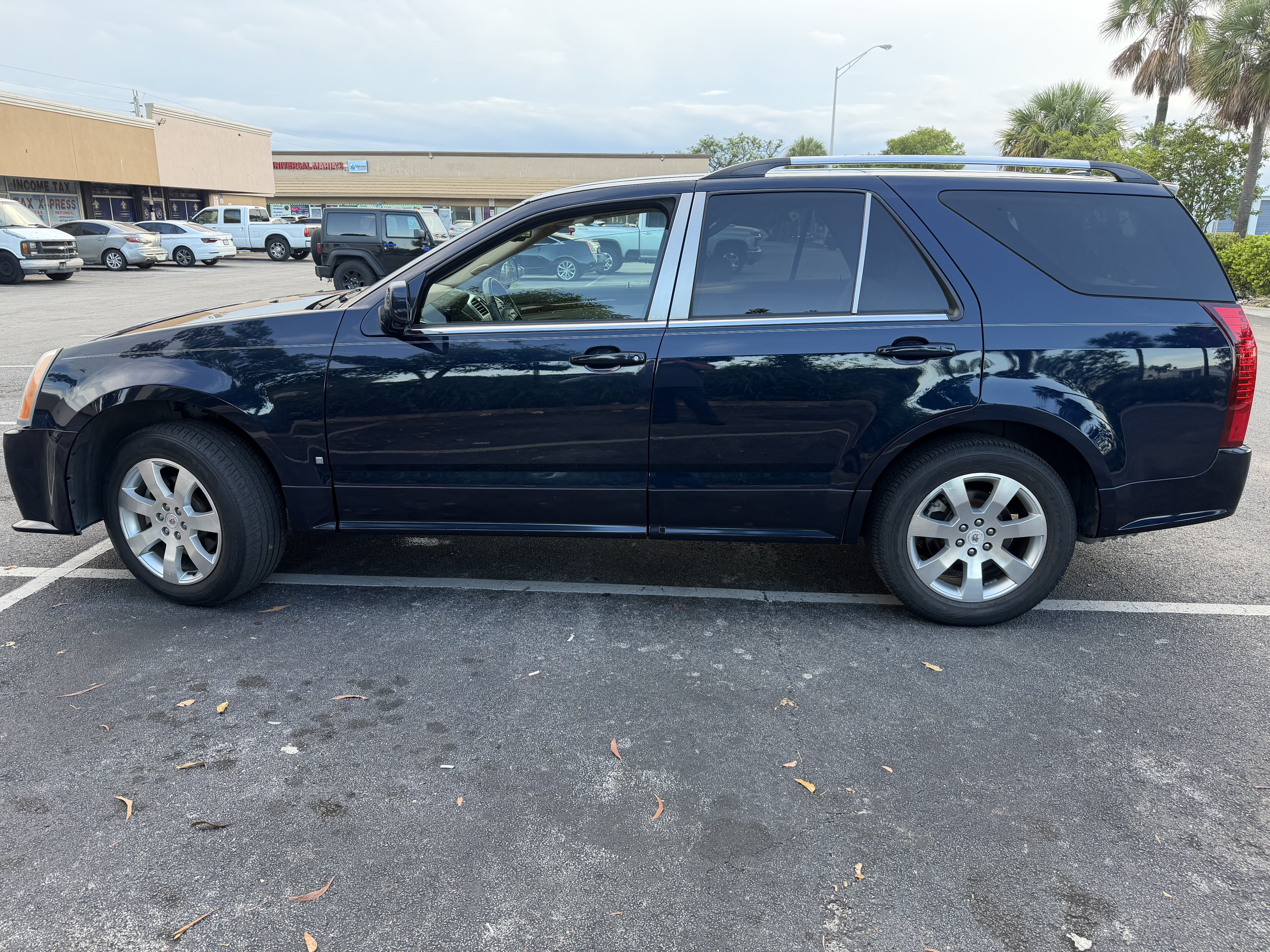 Used 2008 Cadillac SRX AWD w/ Utility Package image 10