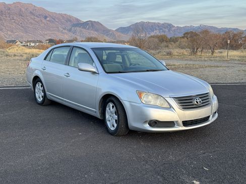 Used 2010 Toyota Avalon XL image 4