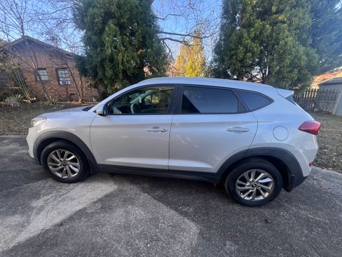 Used 2016 Hyundai Tucson SE w/ Option Group 02 image 2