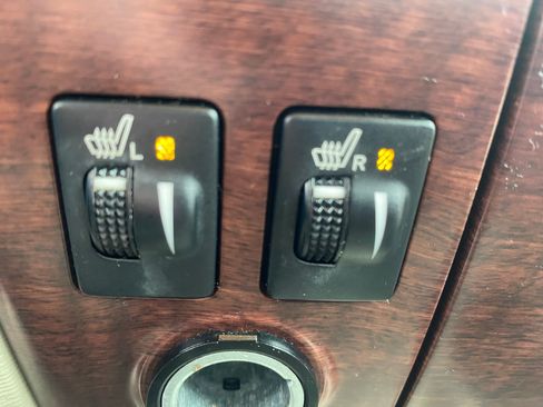 Used 2011 Toyota Sienna XLE image 25