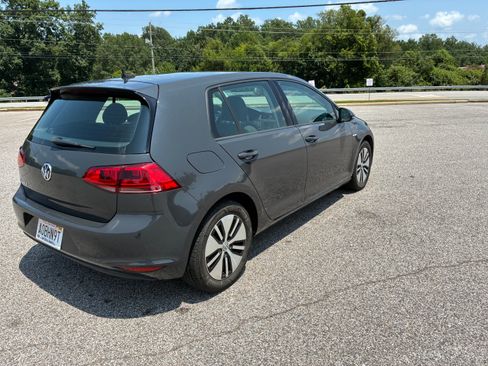 Used 2016 Volkswagen e-Golf SE FWD image 4
