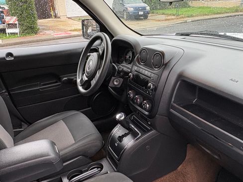 Used 2014 Jeep Patriot Sport image 11