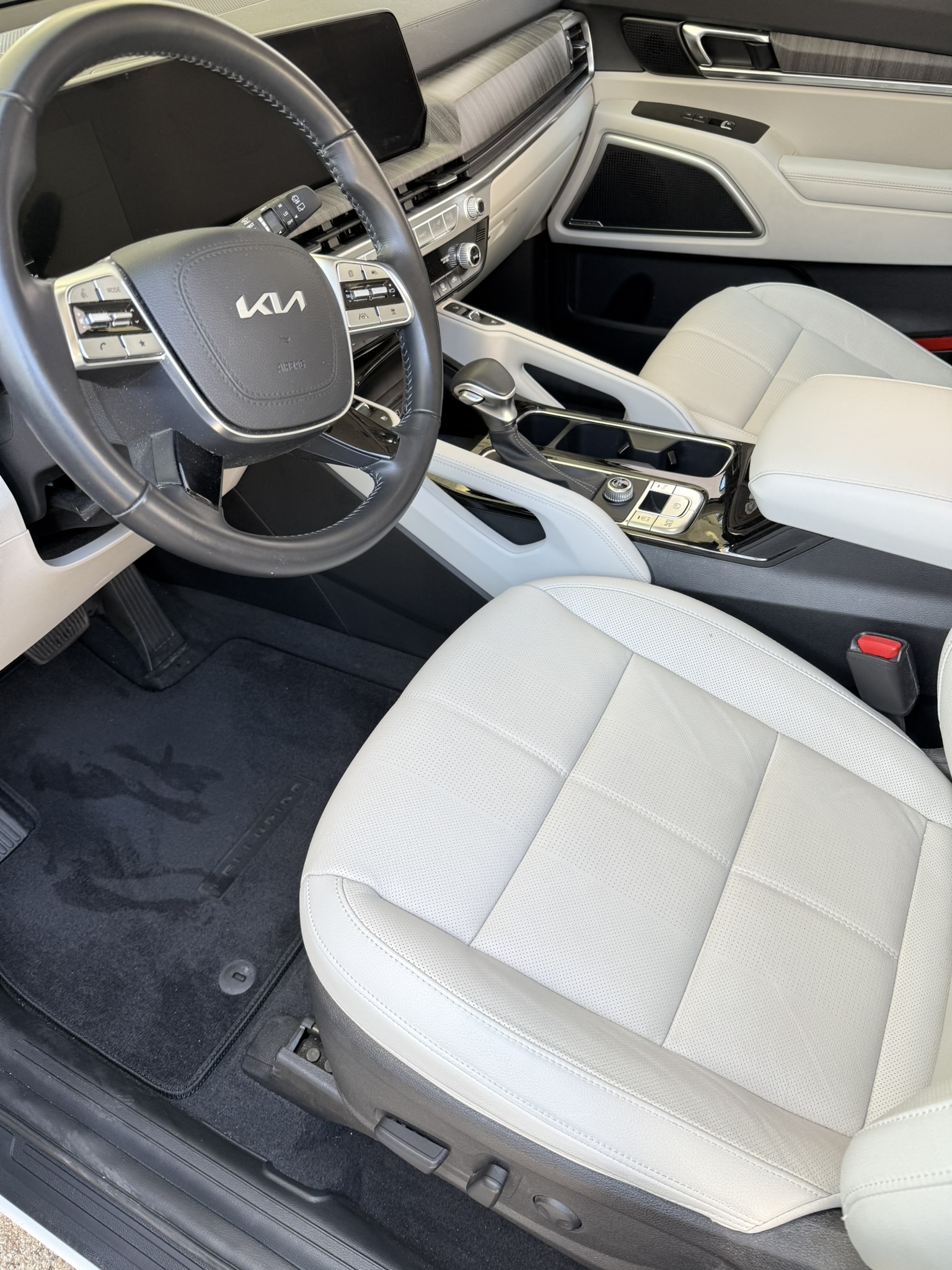 Used 2023 Kia Telluride EX w/ EX Captain's Chair Package FWD image 12
