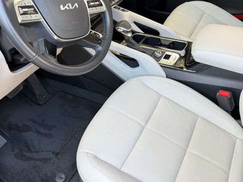 Used 2023 Kia Telluride EX w/ EX Captain's Chair Package FWD image 12