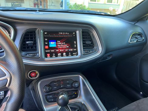 Used 2015 Dodge Challenger SRT Hellcat image 17