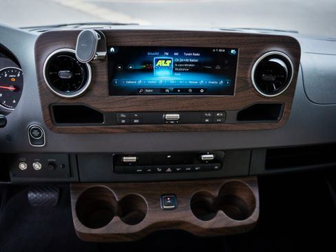 Used 2023 Mercedes-Benz Sprinter 3500 image 11