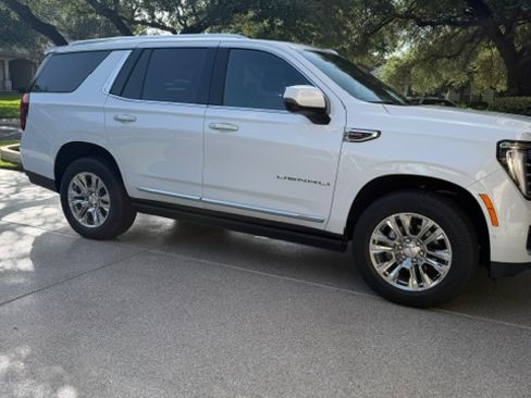 Used 2026 GMC Yukon Denali w/ Sun & Power Step Package AWD/4WD image 11