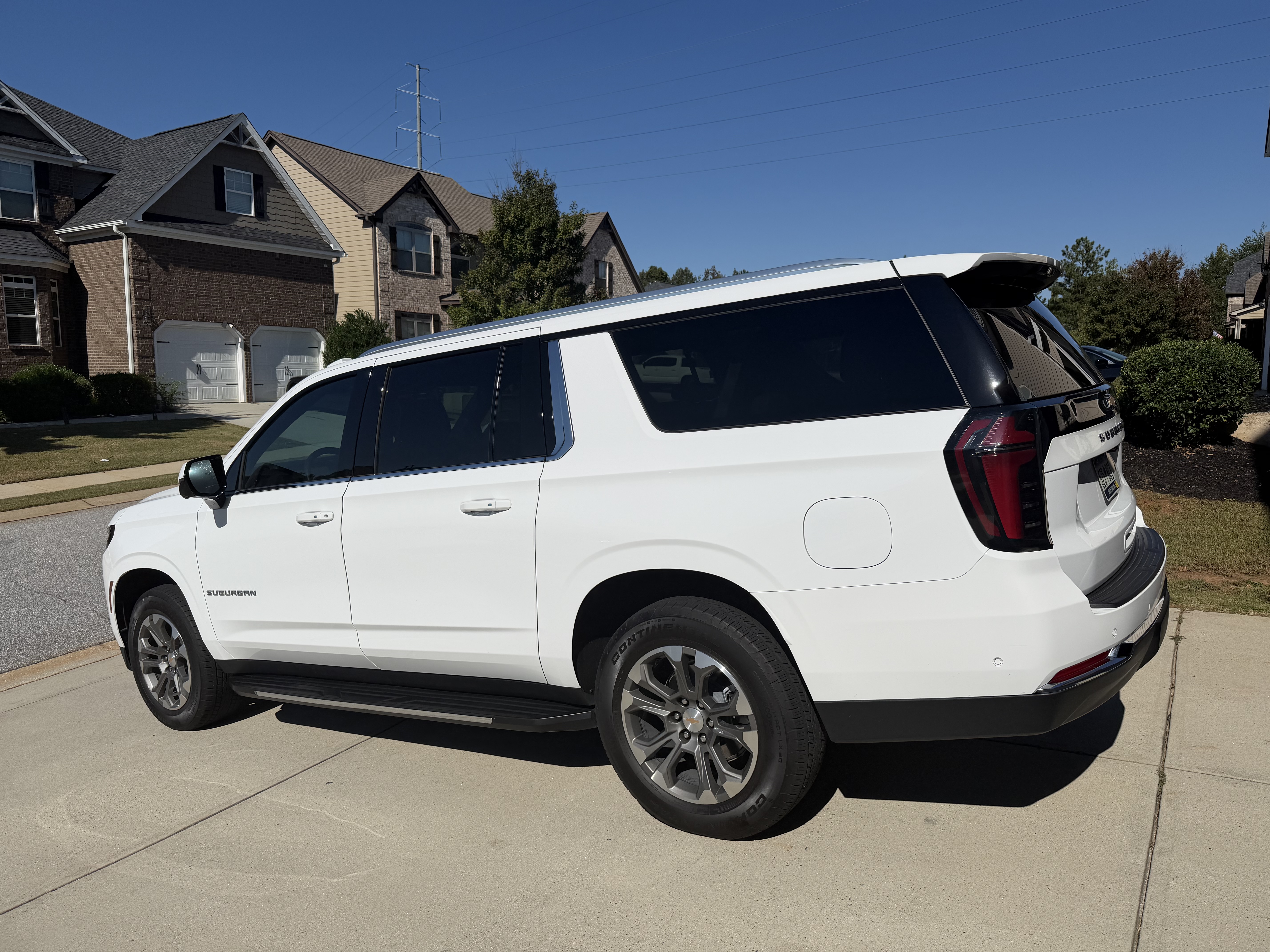 Used 2025 Chevrolet Suburban LT AWD/4WD image 1