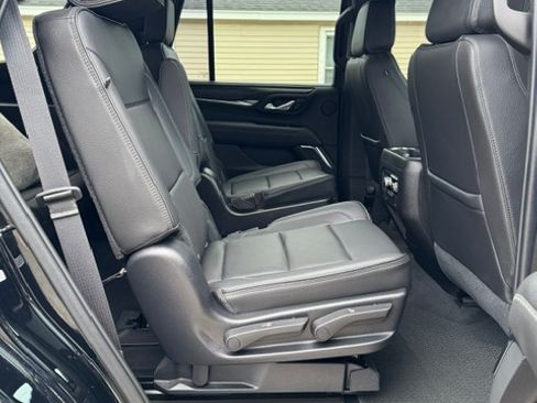 Used 2021 GMC Yukon Denali w/ Denali Premium Package image 15