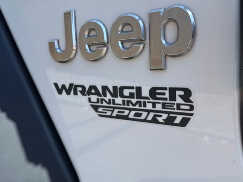 Used 2018 Jeep Wrangler Unlimited Sport AWD/4WD image 10
