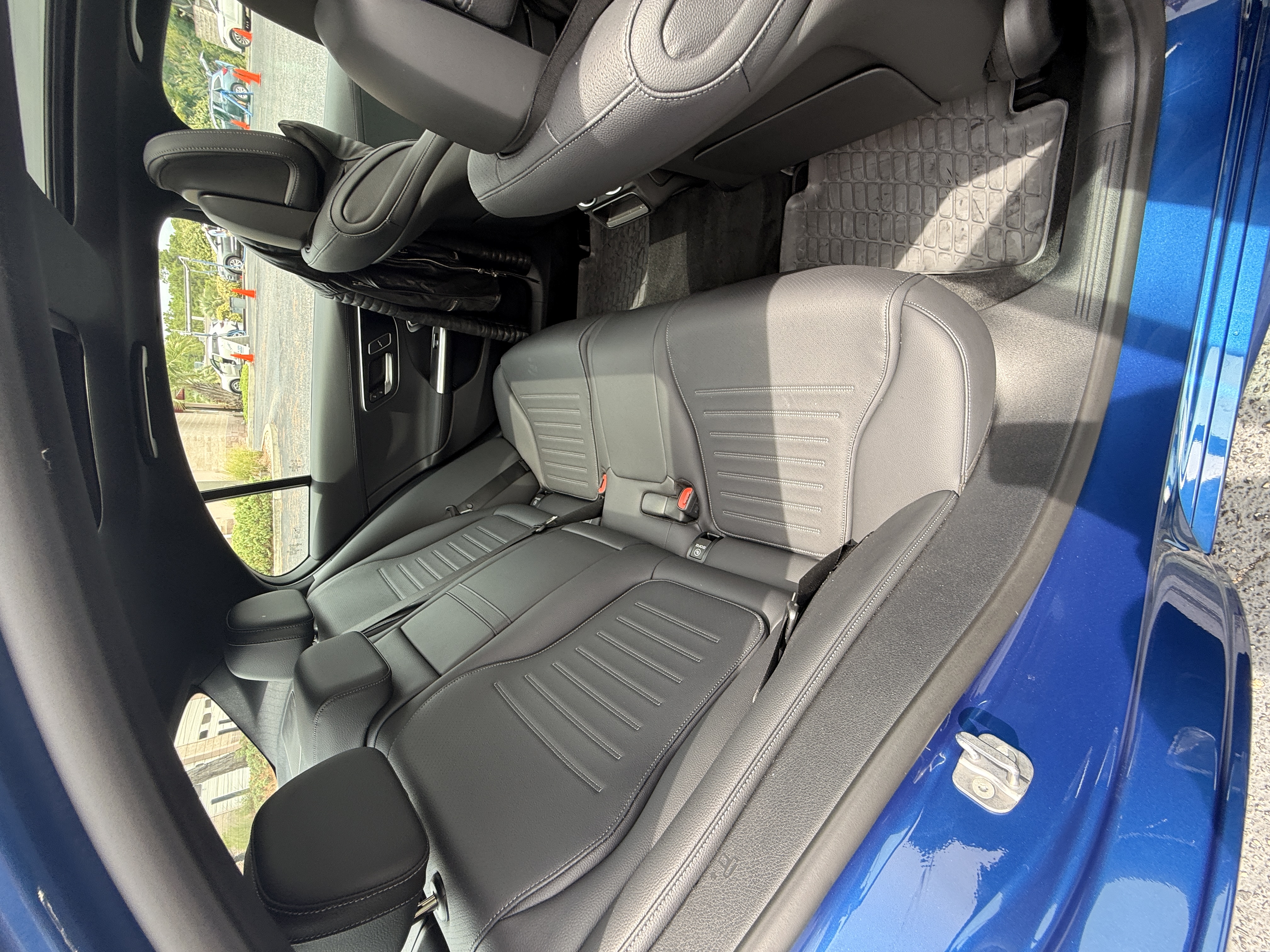 Used 2025 Mercedes-Benz C 300 Sedan image 4