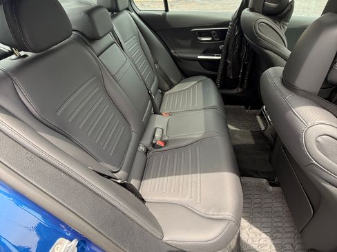Used 2025 Mercedes-Benz C 300 Sedan image 4