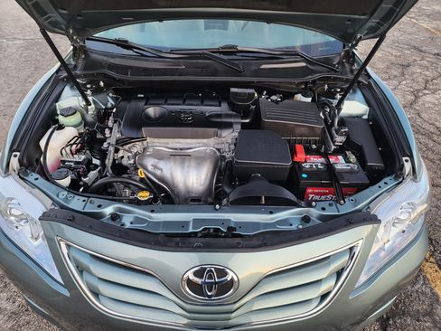 Used 2010 Toyota Camry LE image 10