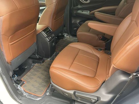 Used 2025 Subaru Ascent Touring AWD/4WD image 21