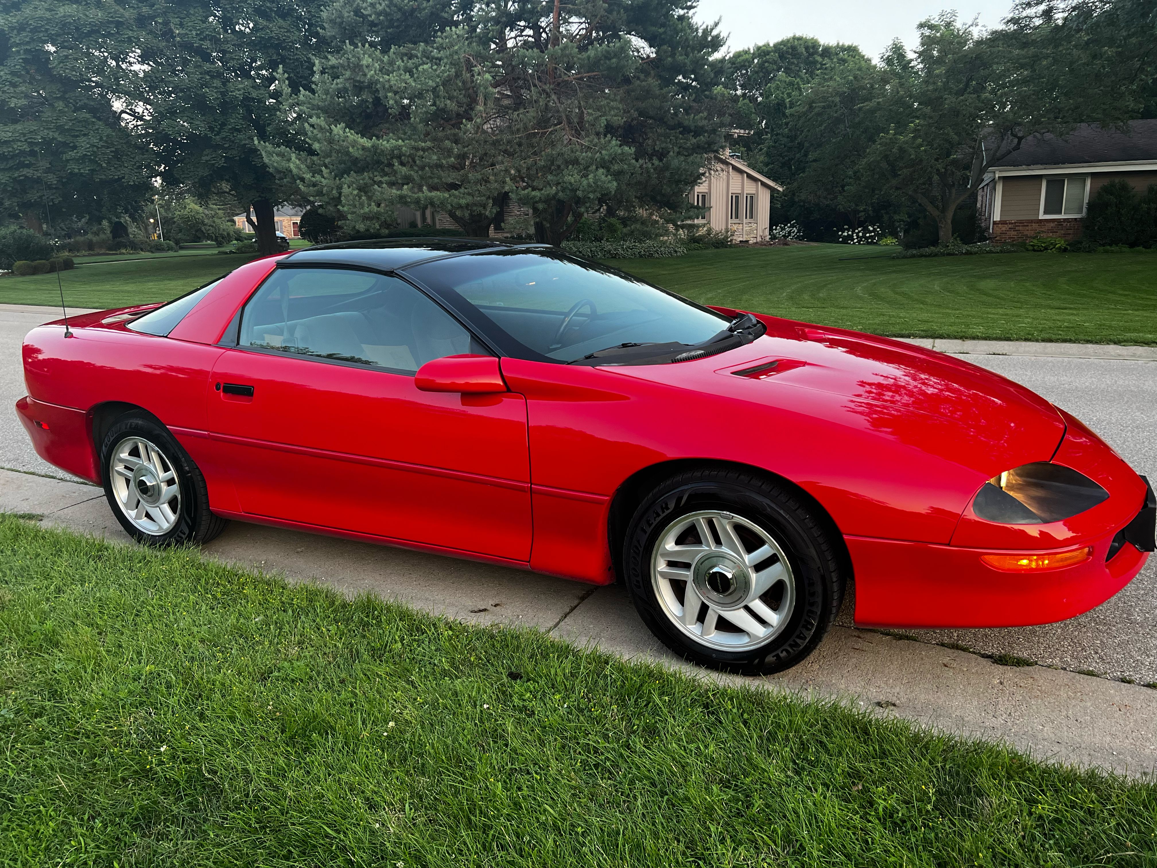 Used 1996 Chevrolet Camaro LT RWD image 8