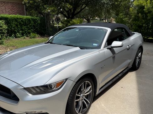 Used 2017 Ford Mustang GT Premium RWD image 4