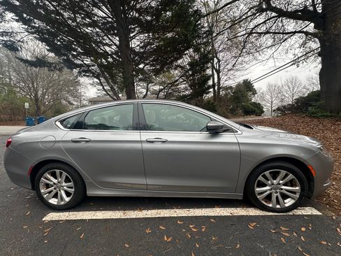 Used 2015 Chrysler 200 Limited w/ Convenience Group image 4