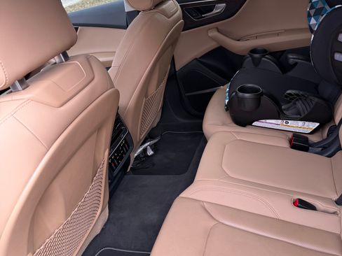 Used 2019 Audi Q8 Premium Plus w/ Premium Plus AWD/4WD image 8