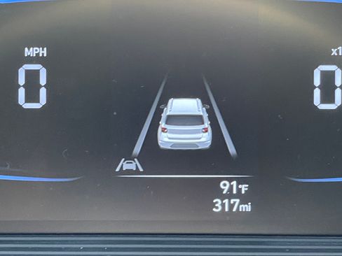 Used 2025 Hyundai Venue SEL FWD image 9