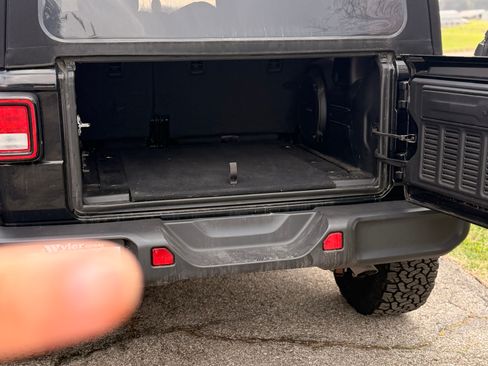 Used 2023 Jeep Wrangler Unlimited Rubicon image 12