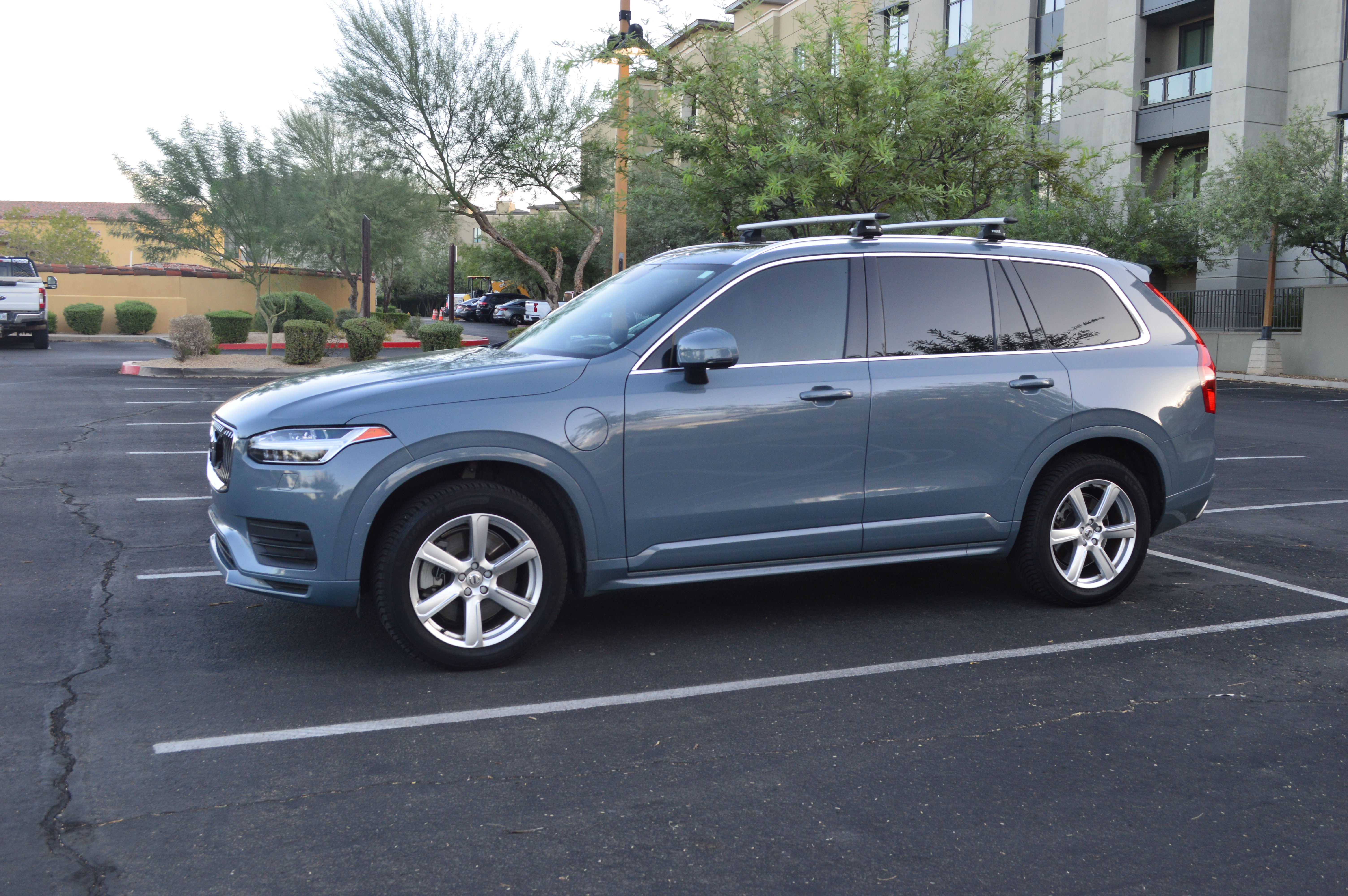 Used 2020 Volvo XC90 T8 Momentum AWD/4WD image 2