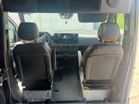 Used 2022 Mercedes-Benz Sprinter 2500 image 4