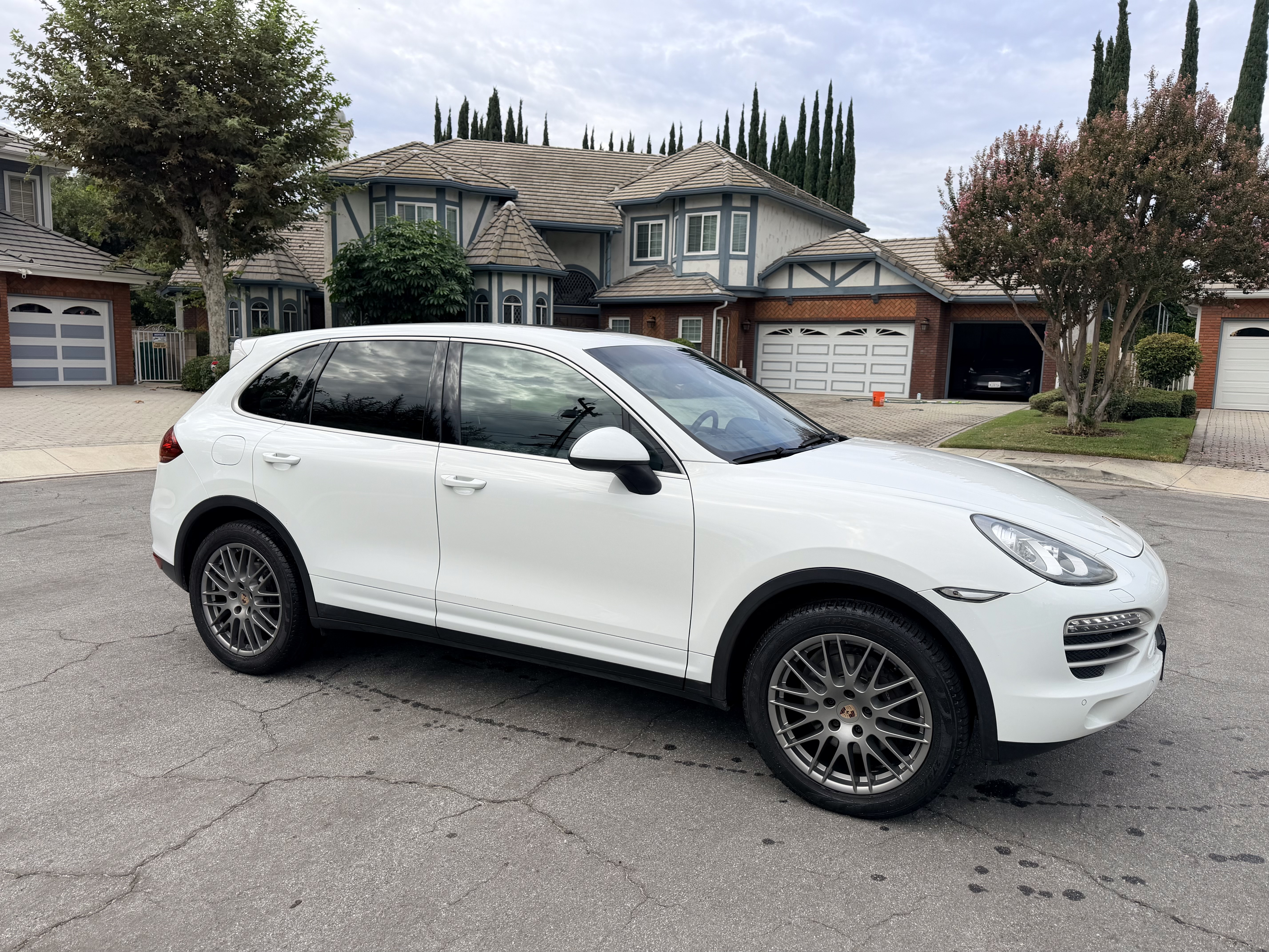 Used 2014 Porsche Cayenne AWD/4WD image 4