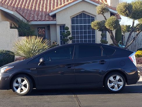 Used 2010 Toyota Prius Five image 4