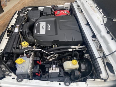 Used 2015 Jeep Wrangler Sport w/ Quick Order Package 23S image 13