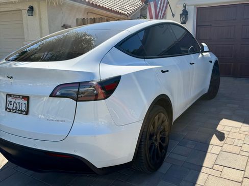 Used 2021 Tesla Model Y Long Range AWD/4WD image 16