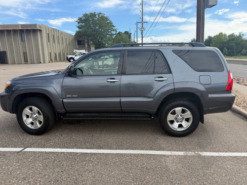Used 2006 Toyota 4Runner SR5 AWD/4WD image 6