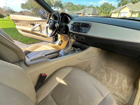 Used 2004 BMW Z4 2.5i image 4