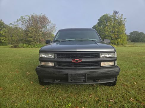 Used 1997 Chevrolet Tahoe 4WD 2-Door w/ Preferred Equipment Group 3 image 4