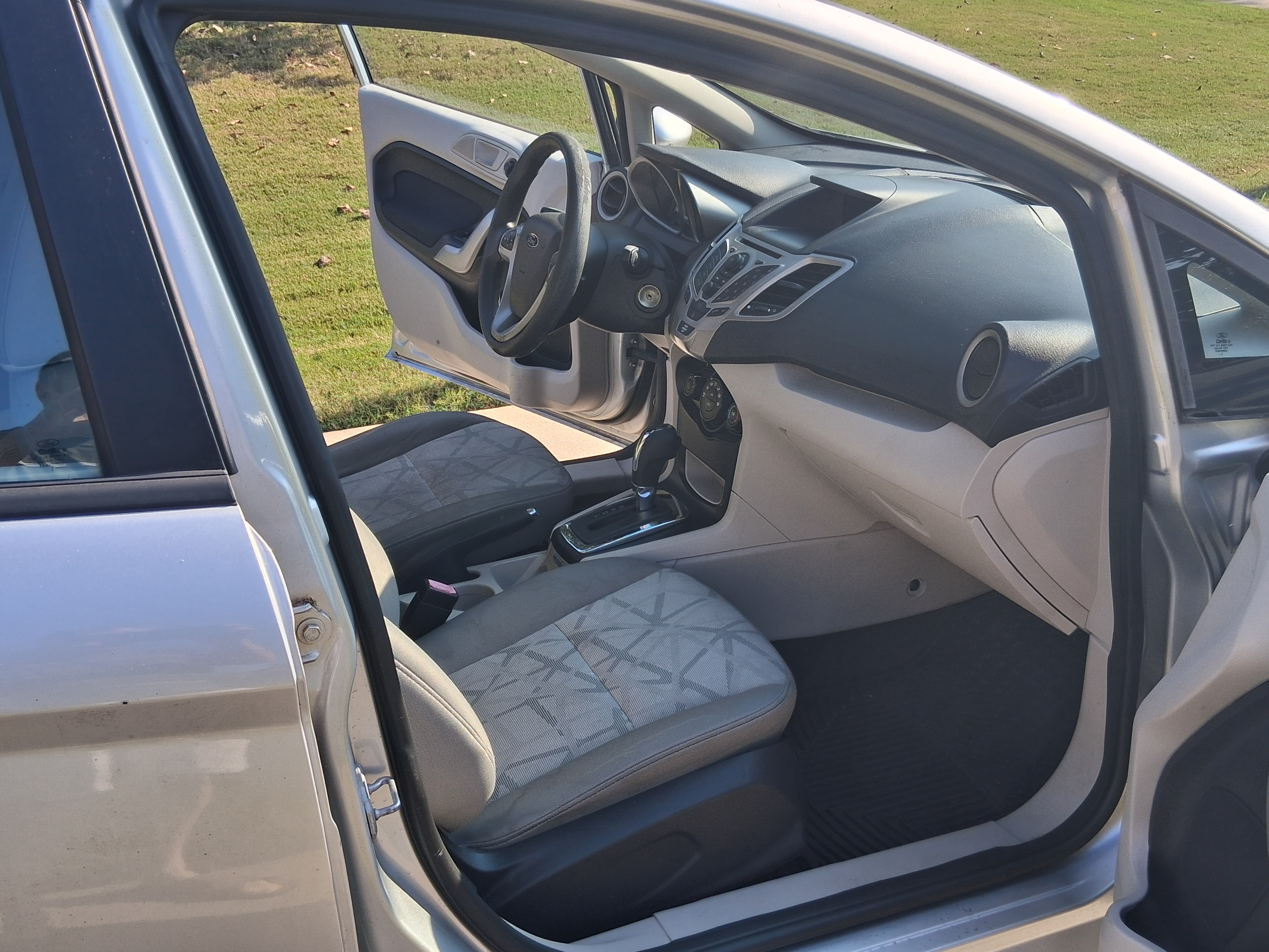 Used 2012 Ford Fiesta SE FWD image 10