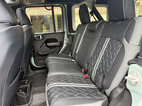 Used 2024 Jeep Wrangler Unlimited Rubicon w/ XTREMEE 35" Tire Package image 10