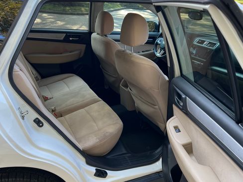 Used 2016 Subaru Outback 2.5i Premium image 9