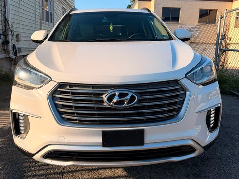 Used 2017 Hyundai Santa Fe SE FWD image 1