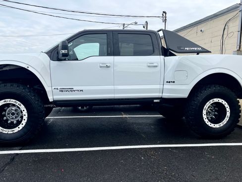 Used 2022 Ford F250 Lariat w/ Lariat Ultimate Package AWD/4WD image 13