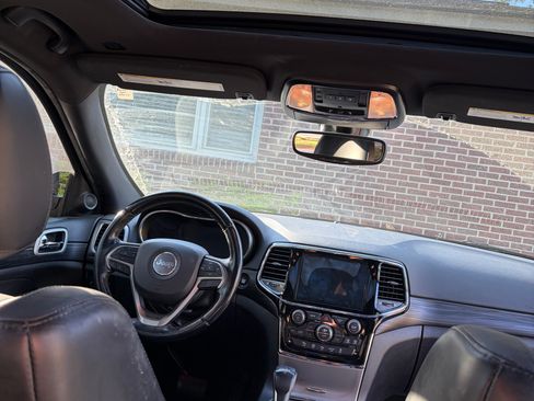 Used 2020 Jeep Grand Cherokee Altitude image 2