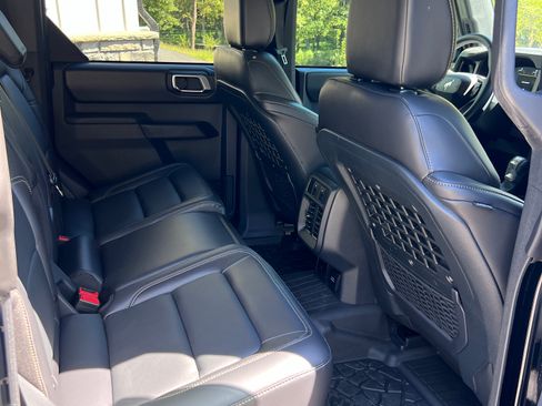 Used 2025 Ford Bronco Badlands image 12