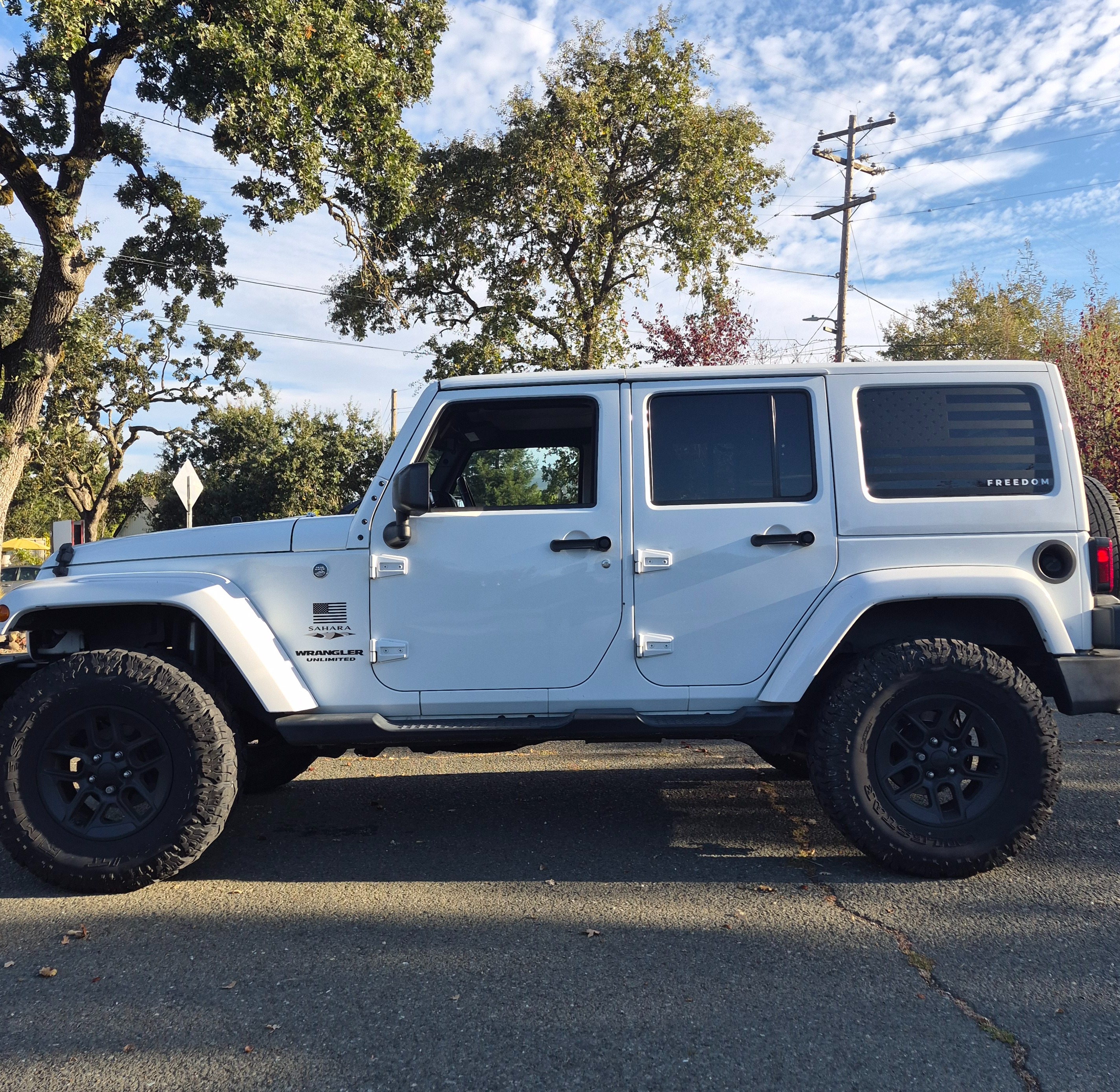 Used 2016 Jeep Wrangler Unlimited Sahara w/ Dual Top Group AWD/4WD image 2