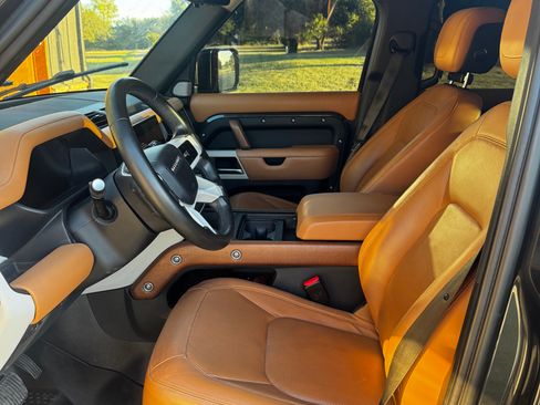 Used 2023 Land Rover Defender 130 First Edition image 10