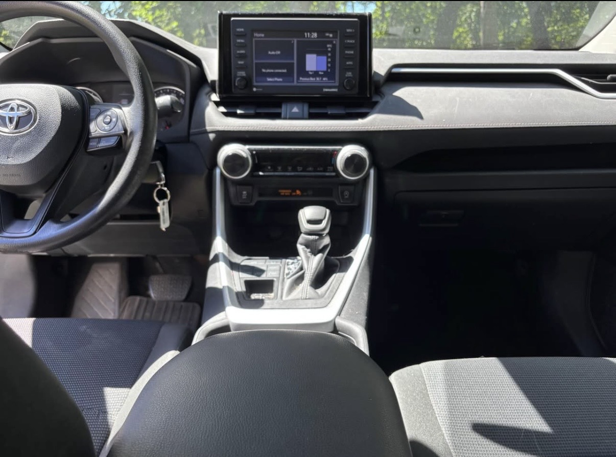 Used 2022 Toyota RAV4 LE AWD/4WD image 6