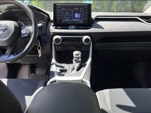 Used 2022 Toyota RAV4 LE AWD/4WD image 6