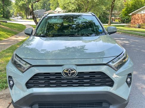 Used 2022 Toyota RAV4 XLE Premium AWD/4WD image 4