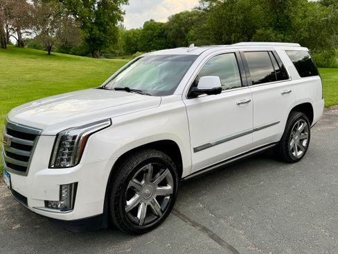 Used 2016 Cadillac Escalade Premium AWD/4WD image 1