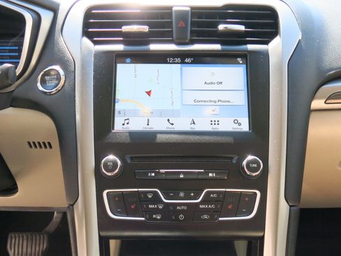 Used 2017 Ford Fusion SE w/ Equipment Group 602A image 11