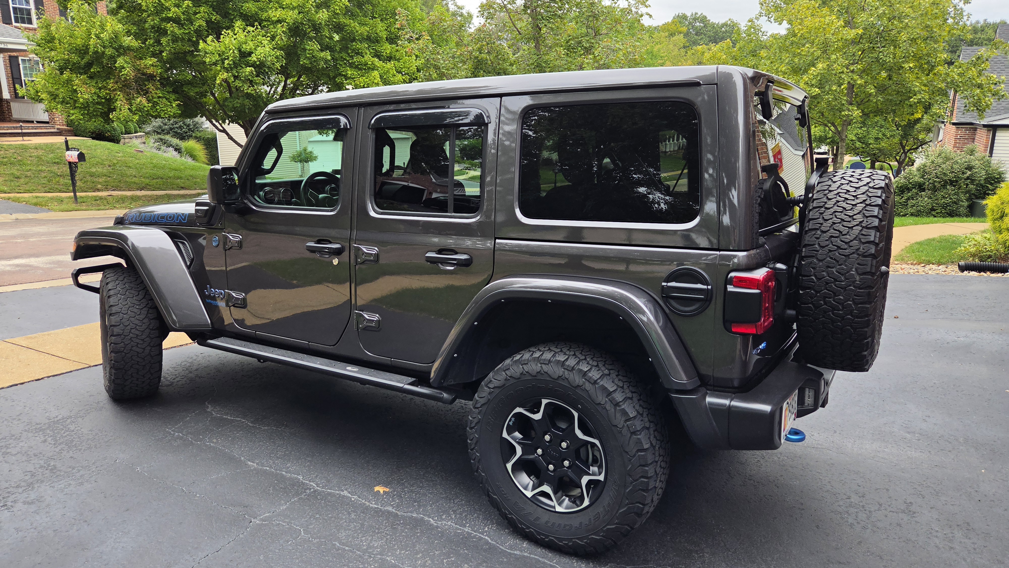 Used 2021 Jeep Wrangler Unlimited Rubicon 4xe w/ Cold Weather Group AWD/4WD image 4